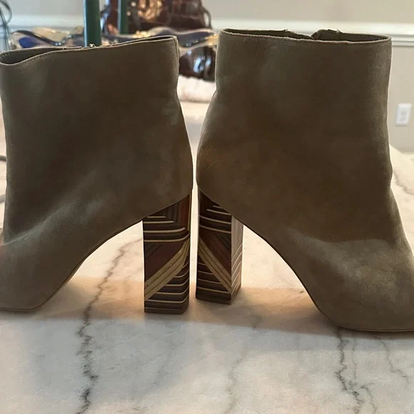Vince Camuto Stylish Suede Tan Ankle Boots With Fun 4” Heels - Picture 3 of 10
